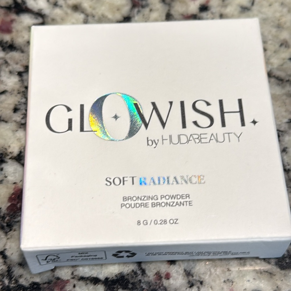 Huda Glowish Soft Radiance Bronzing Powder in Medium RARE! - Picture 5 of 6